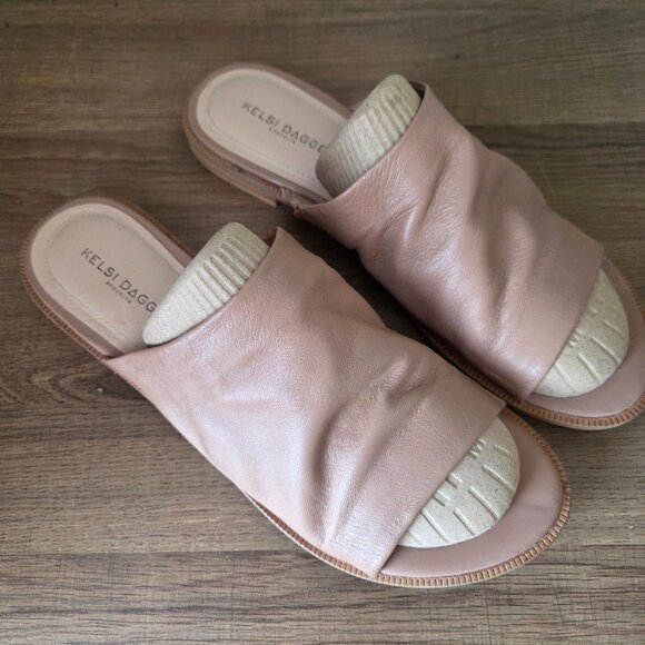 EUC KELSI DAGGER BROOKLYN NUDE SUPER SOFT LEATHER SANDALS SIZE 9.5 - Picture 2 of 16